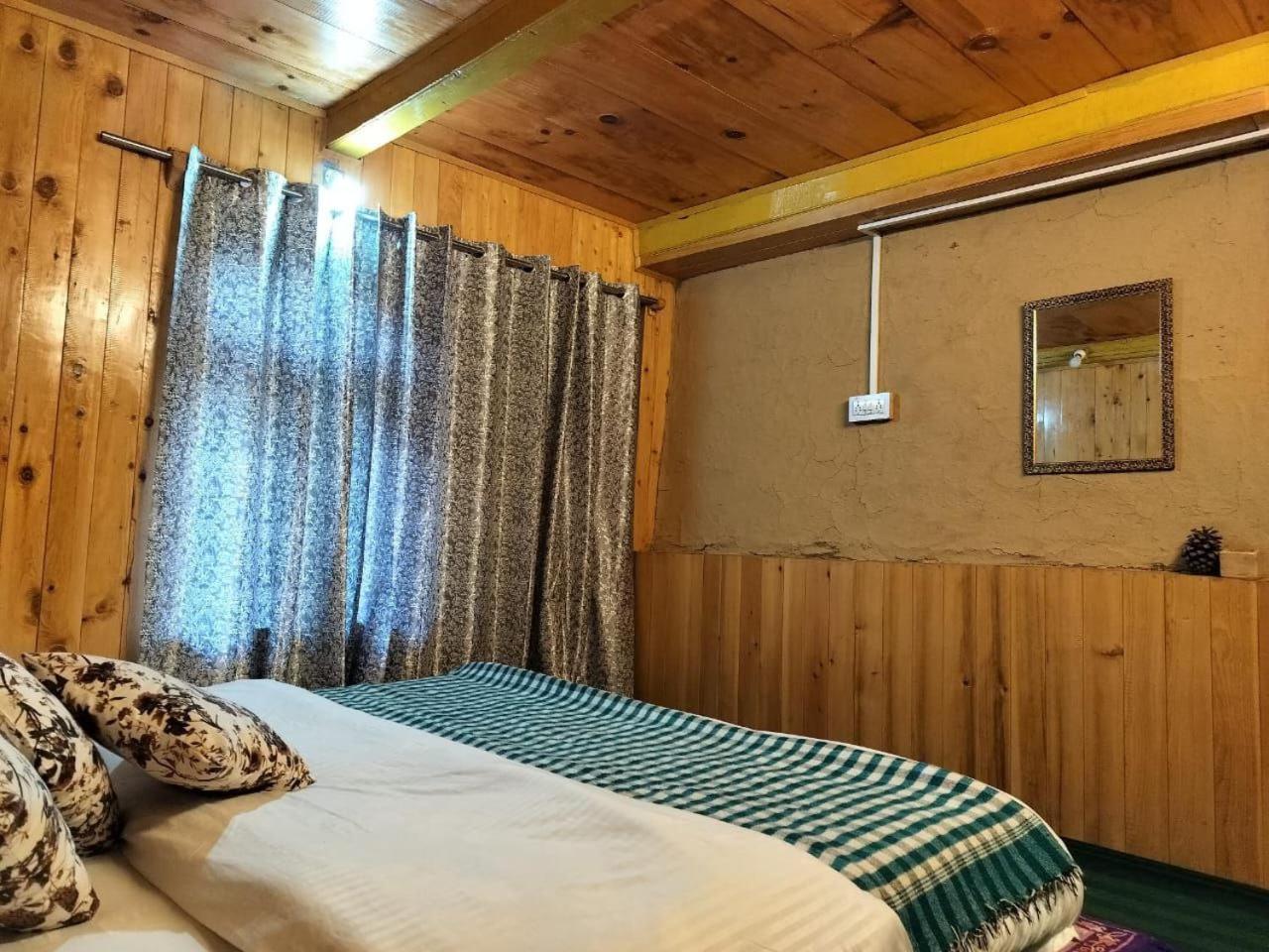 Old Is Gold Mudhouse Lushal Jibhi Apartman Kültér fotó